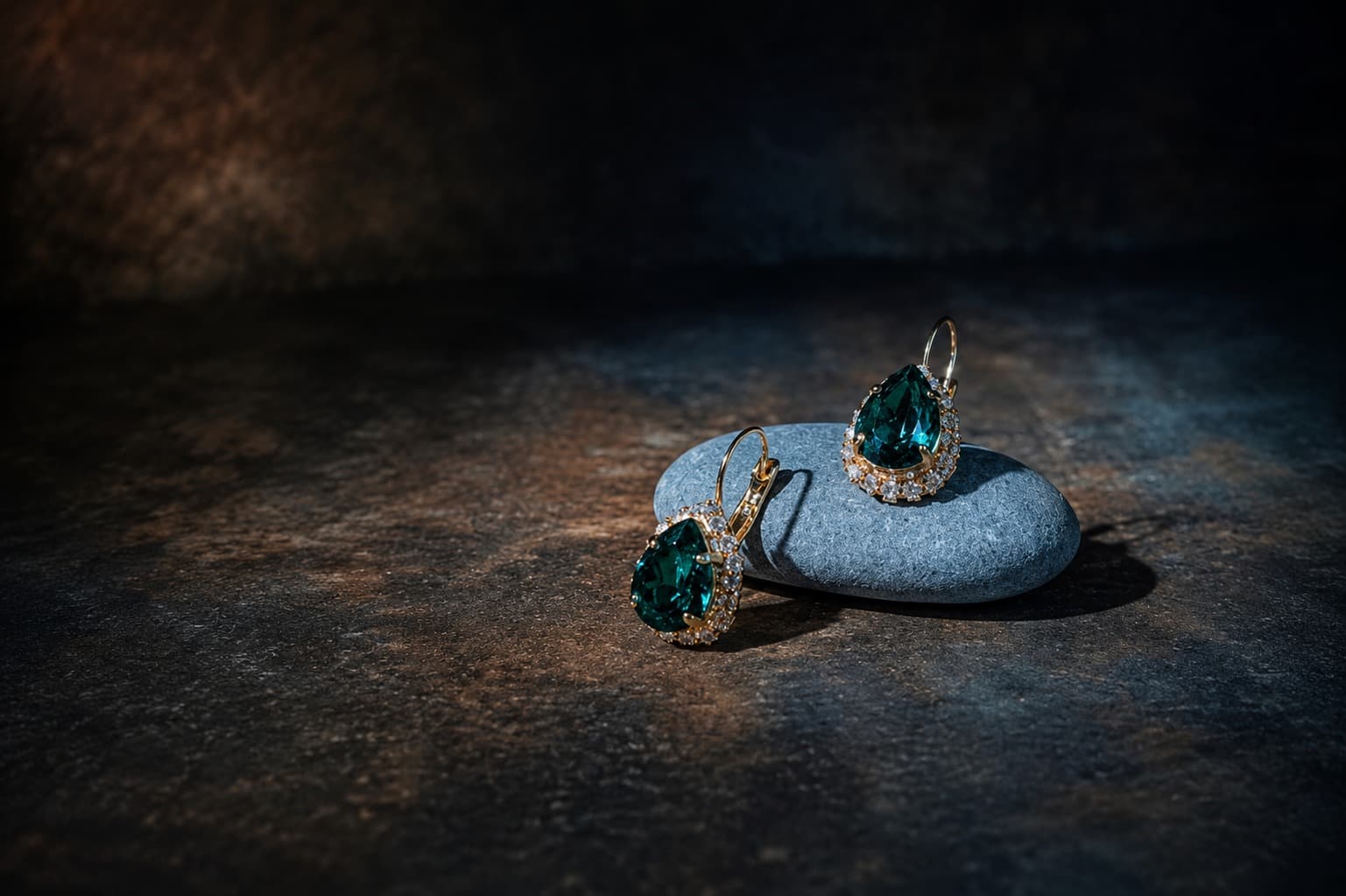Luxury jewelry brand hero background featuring elegant gold jewelry, soft satin textures, and premium craftsmanship by Auryse.